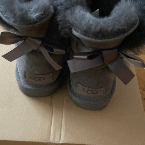 Lovingly worn women’s Uggs - Picture 2 of 4